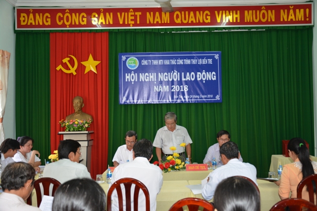 Đoàn Chủ tịch: (Từ trái sang phải) ông: Châu Thanh Xuân, Nguyễn Văn Ngân và Hồ Ngọc Hậu. (Ảnh: Nguyễn Duy)
