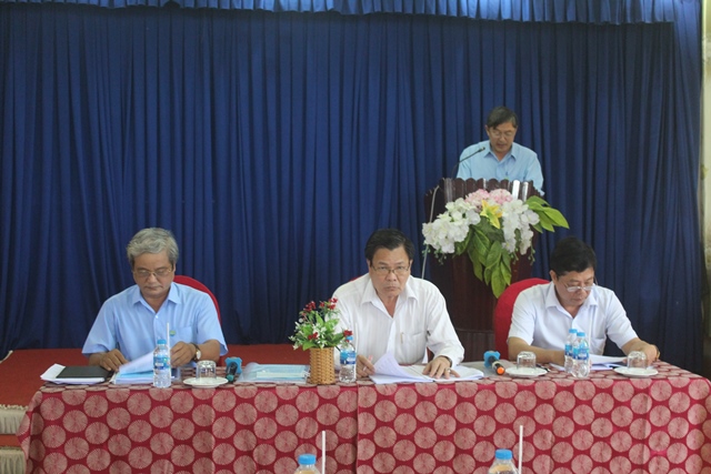 Ông Nguyễn Hữu Lập (Phó Chủ tịch UBND tỉnh) chủ trì cuộc họp